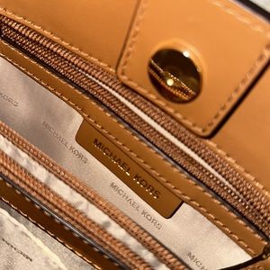 Michael Kors jet set chain medium MK signature messenger bag